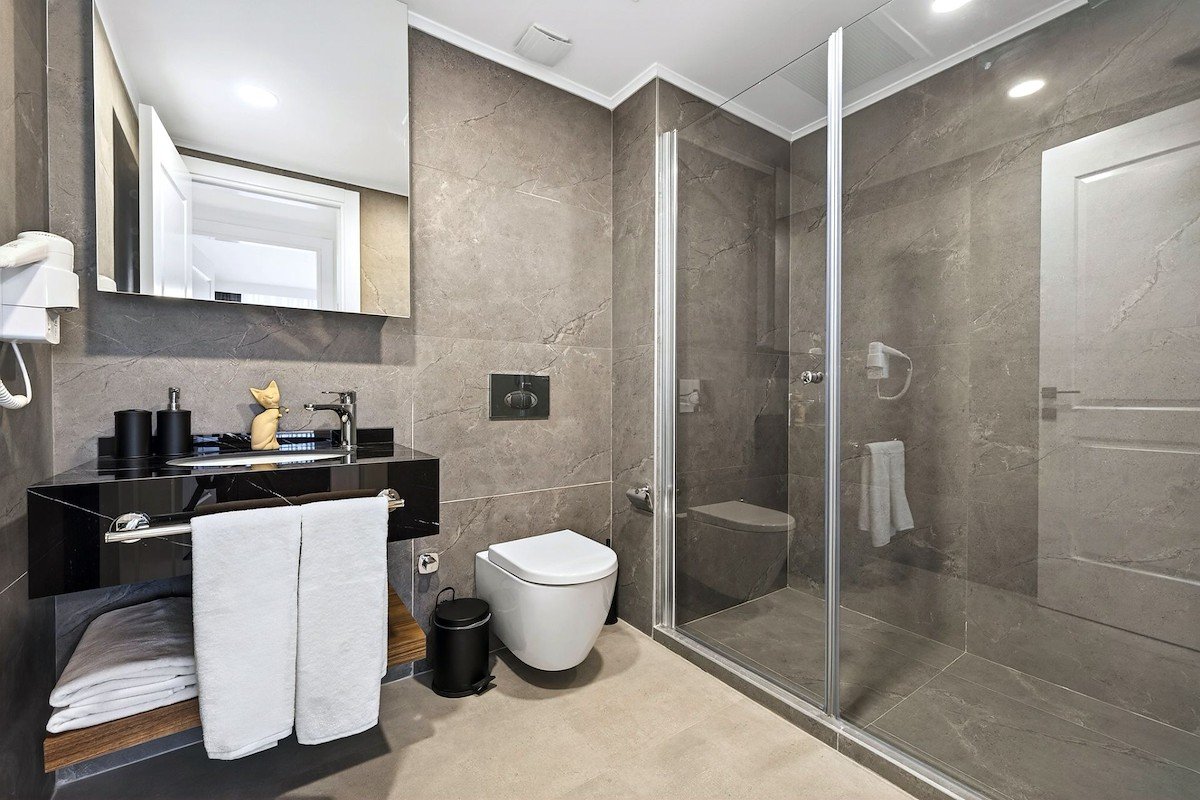 Grand Sapphire Blue 10